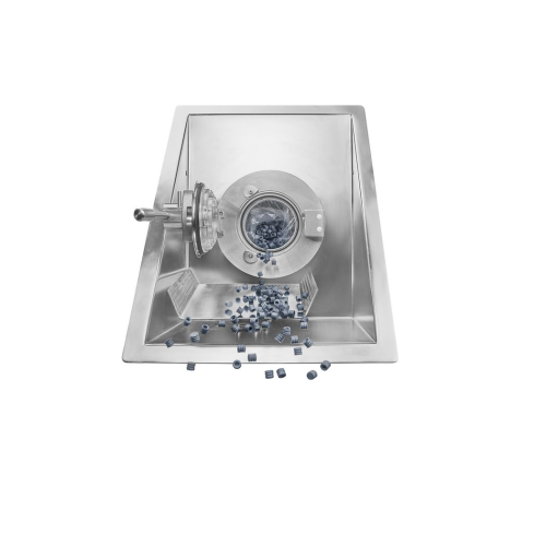 Single-use transfer and filling solutions in barrier isolated filling lines
