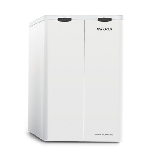 Laboratory water storage system for protecting water quality