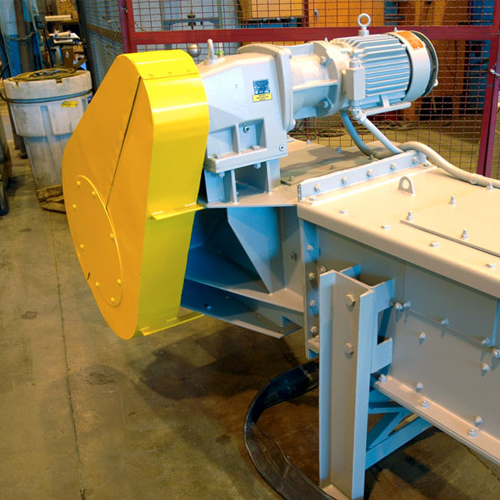 Bulk material handling with chain conveyor