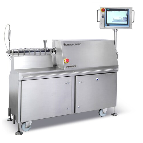 Twin-screw extruder for pharmaceutical formulations