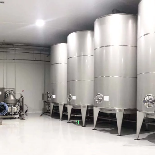 Aseptic storage tanks for food liquids