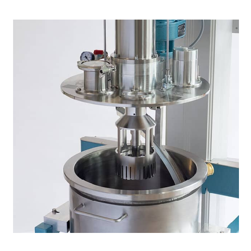 Efficient high-volume dissolver with scraper