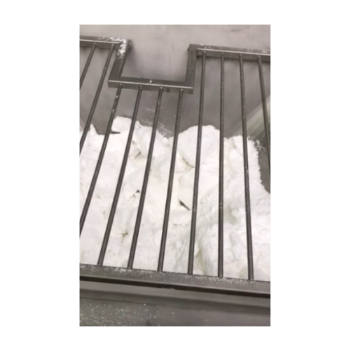 Lump breaker for breaking agglomerates and lumps