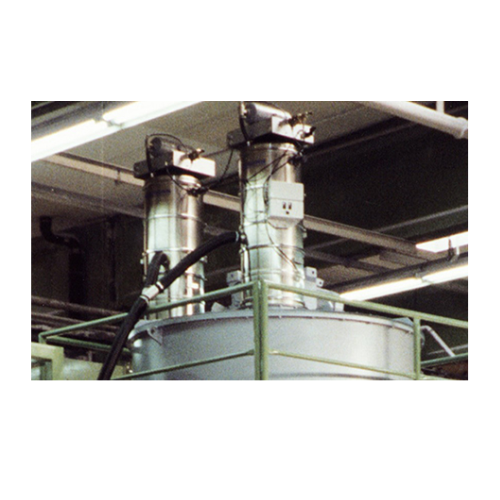 Continuous vacuum conveyors for material flow control