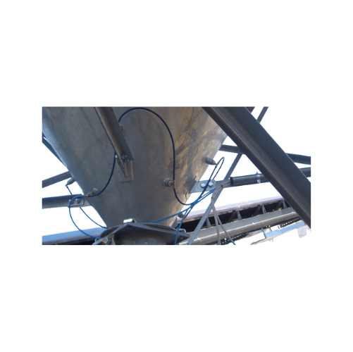 Aeration pads for powdery material flow in silos