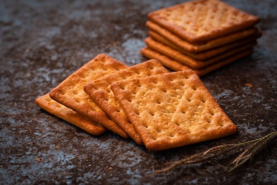 Cream crackers