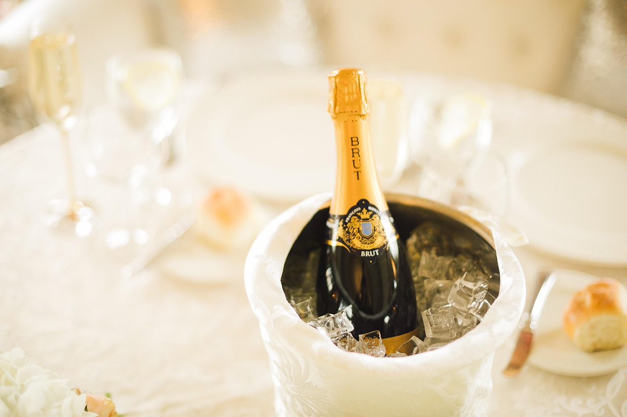 High-capacity no-oxygen wine filler