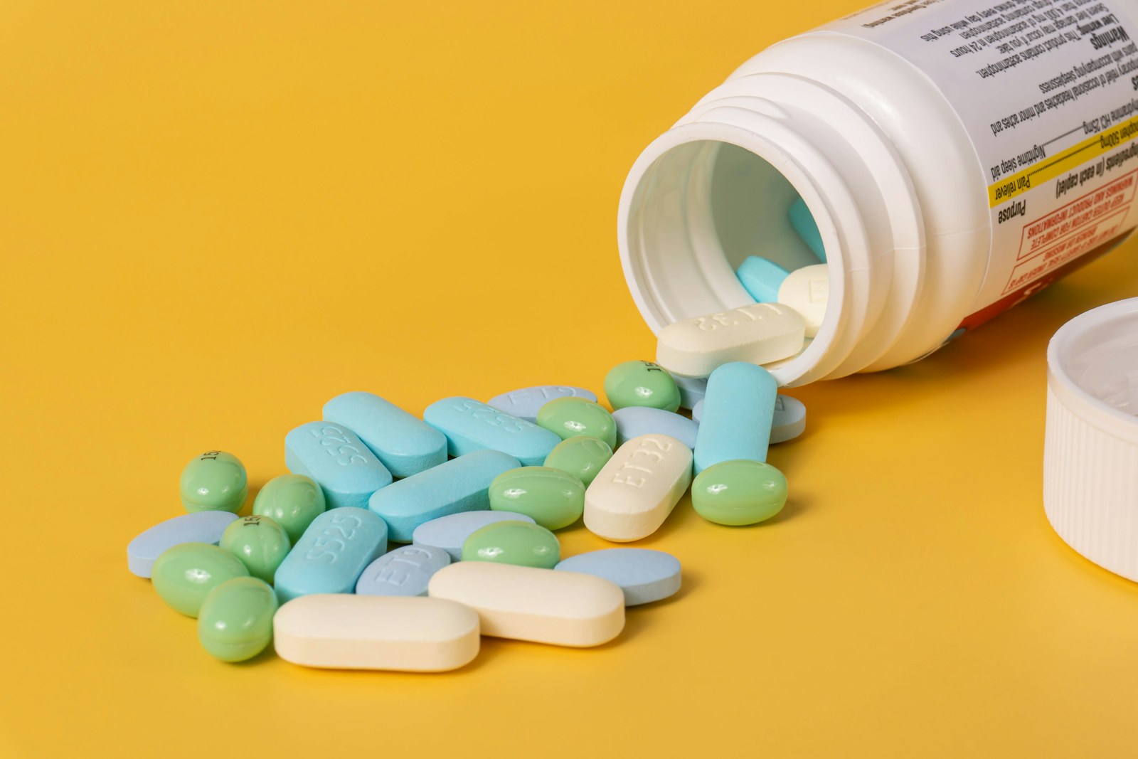 Medium-volume rotary tablet press for pharmaceuticals