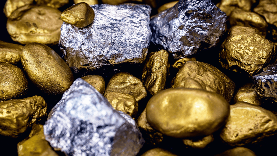 Smelting furnace for precious metals
