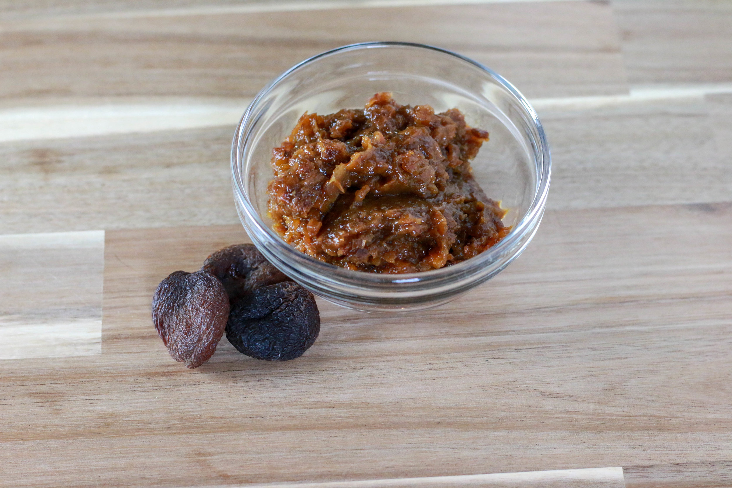 Melting and mixing kettle for chocolate production