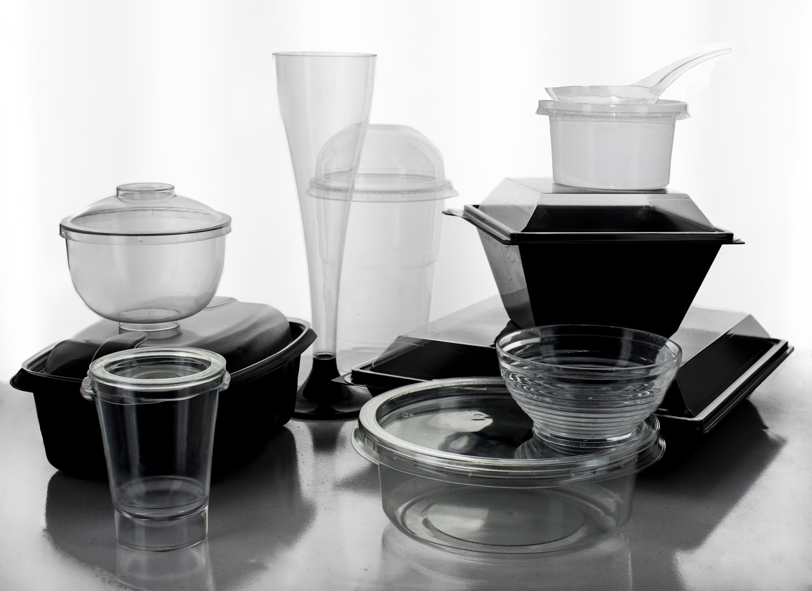 Carton erector for cup trays